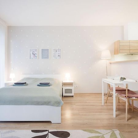 The Chic Crib With Balcony Apartment Budapest Luaran gambar