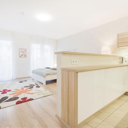 The Chic Crib With Balcony Apartment Budapest Luaran gambar