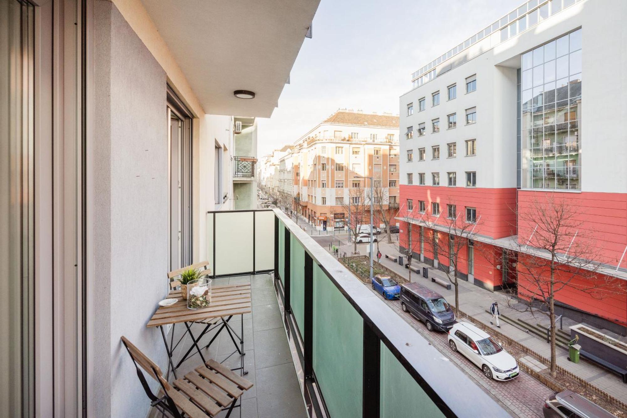 The Chic Crib With Balcony Apartment Budapest Luaran gambar